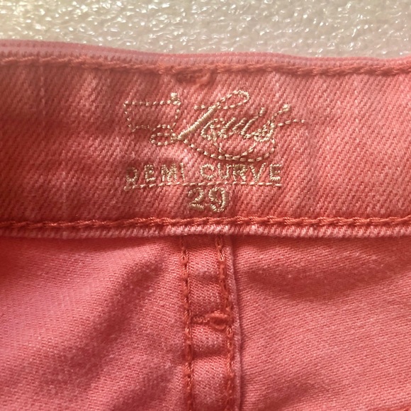 Levi’s Demi Curve Peach Cropped Pants Size 8 - Picture 2 of 7